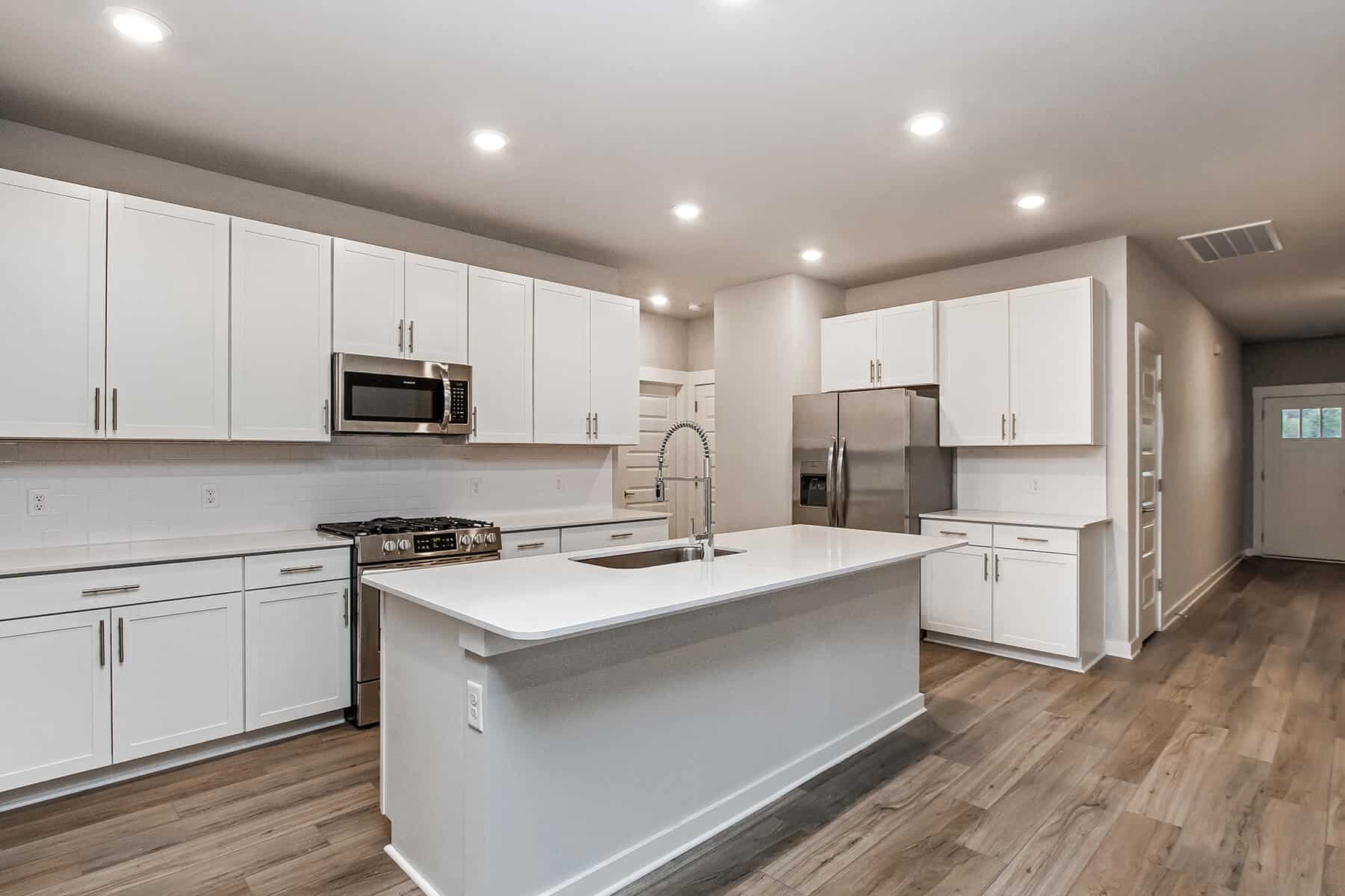 CHESTNUT/REDBUD: Kitchen